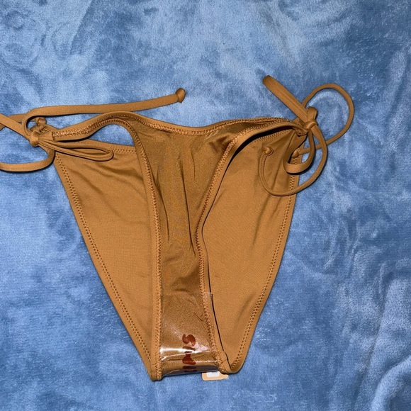 SKIMS Tan Bikini Bottom small - Picture 5 of 6